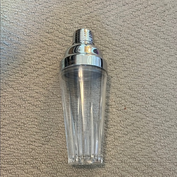 Fake crystal and Silver Cocktail Shaker - Picture 1 of 4